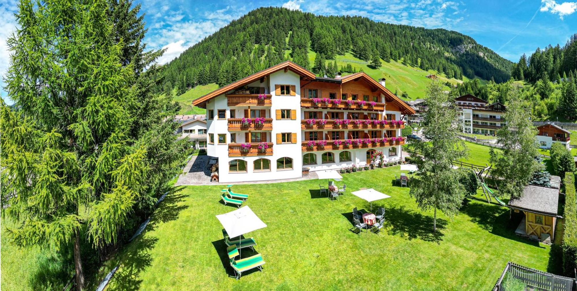 Hotel Jagdhof Selva di Val Gardena Exterior photo