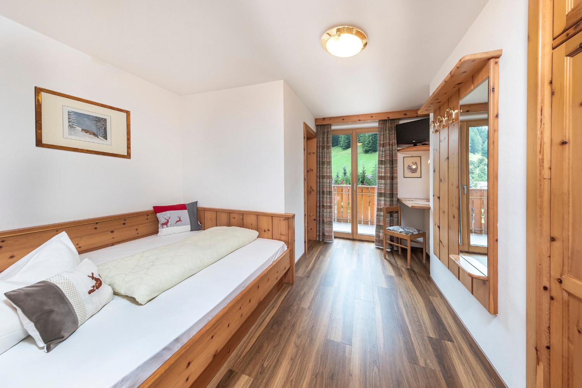 Hotel Jagdhof Selva di Val Gardena Room photo